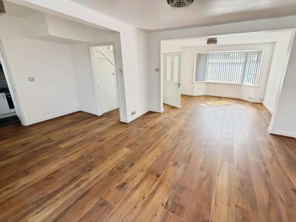 Lounge/Dining Area