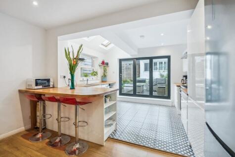 Orchard Grove, Chalfont St Peter, Gerrards Cross, SL9