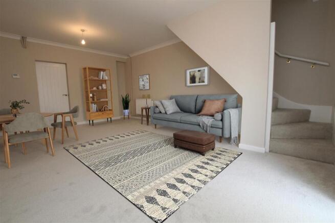LOUNGE/DINING ROOM