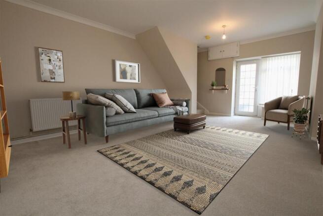 LOUNGE/DINING ROOM