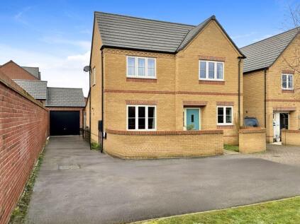 George Parish Road, Banbury - Garage and large driveway