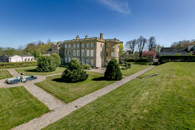 9 bedroom stately home  for sale