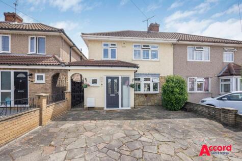 Walmer Close, Romford, RM7