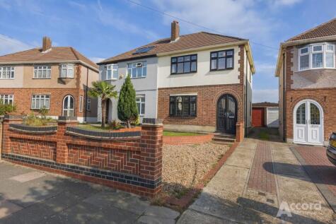 Ayr Way, Romford, RM1