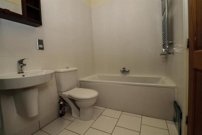 EN SUITE BATHROOM
