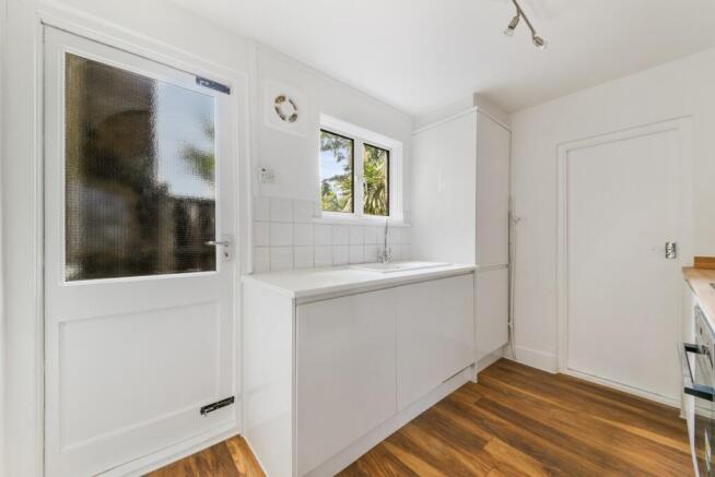 CHADWICK ROAD, 32-7