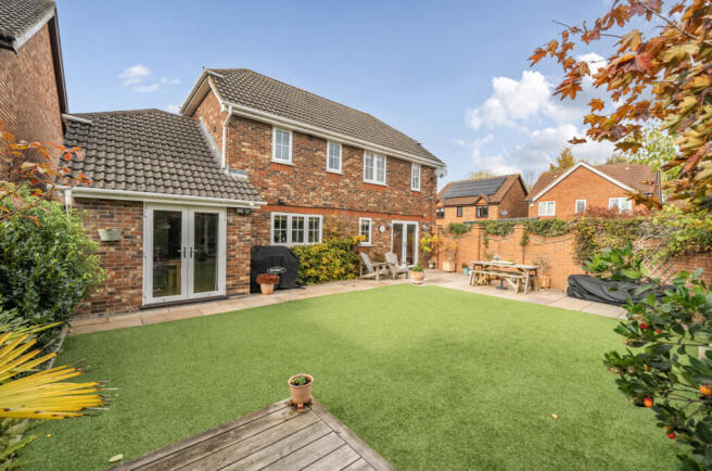 1373597-5-68ff6da...