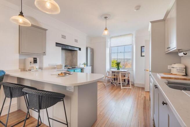 Kitchen/ Dining space
