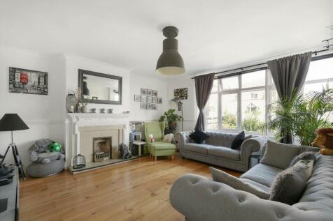 London - 5 bedroom end of terrace house for sale
