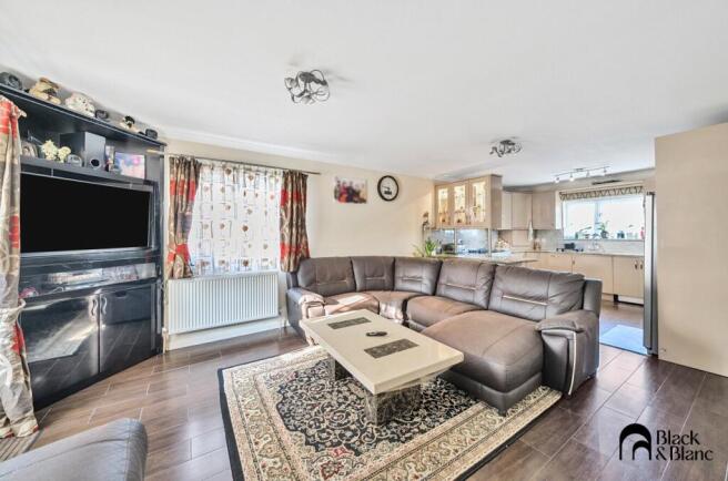 Kitchen/ Living
