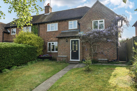 Frog Grove Lane, Wood Street Village, Guildford, Surrey, GU3