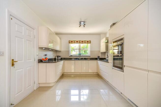 4 Bedroom Detached House For Sale In Marshall Square Banister