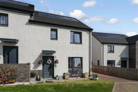 Oak Tree Gardens, Sauchie, Alloa, Clackmannanshire, FK10