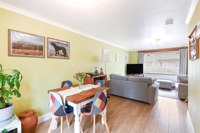 Lounge/Dining