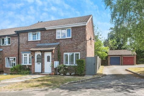 Titchfield Close, Tadley, Hampshire, RG26