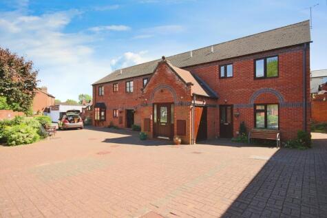 Priory Walk, Cross Street, Warwick, Warwickshire, CV34
