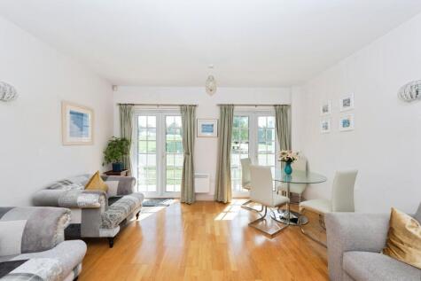 Lewiston Close, Worcester Park, KT4