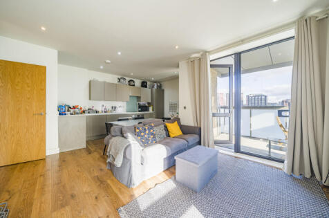 New Village Avenue, London