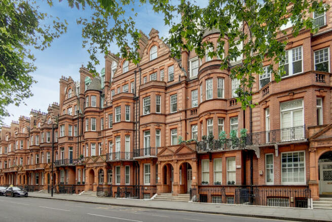 Studio flat to rent in Lower Sloane Street, Chelsea, SW1W, SW1W