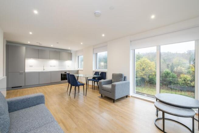 128-Whyteleafe-Ho...