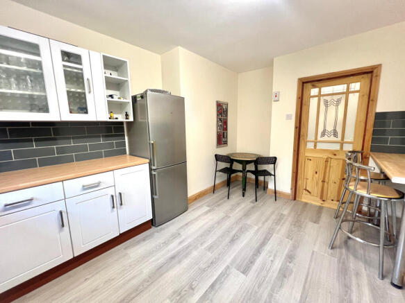 Dining/Breakfast Bar Area