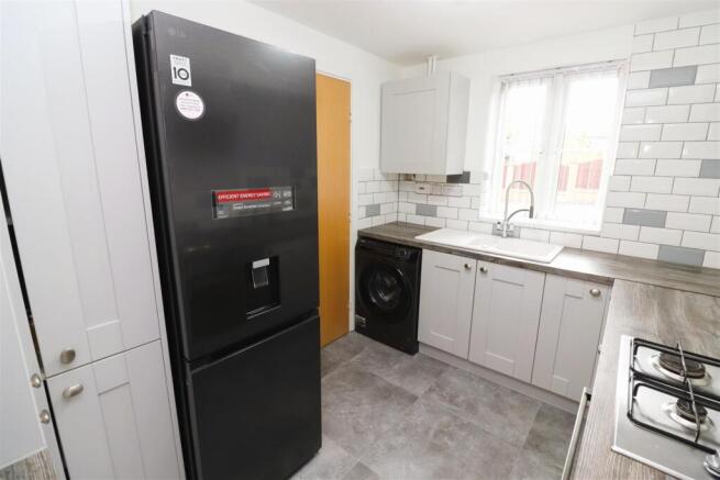 Kitchen 2.JPG