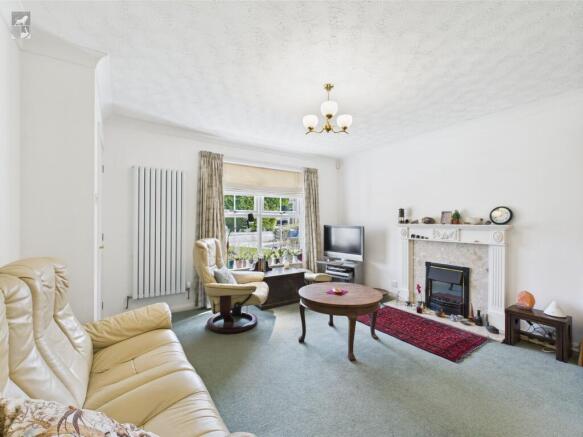 Open plan lounge/dining room