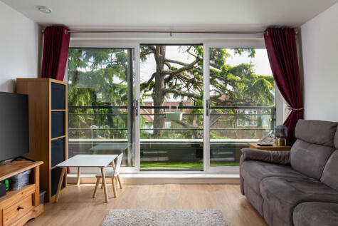 Victoria Road, Horley, Surrey, RH6