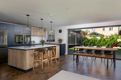 Birchwood Close, Horley, Surrey, RH6