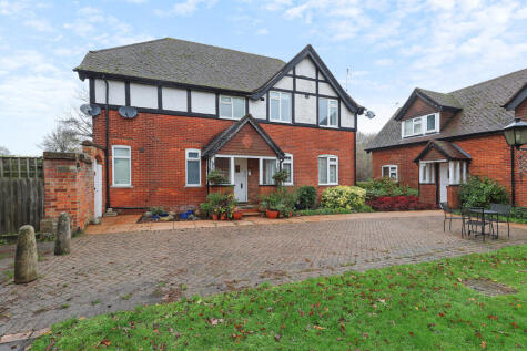 High Trees Court, Horsehill, Norwood Hill, Horley, RH6