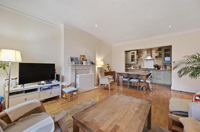 RCLR- flat c, 7 langland gardens-reception 6 (1).j