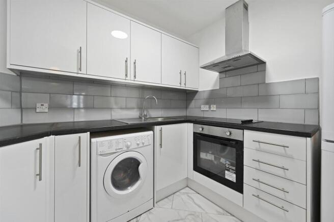 RCLR- 59 bryons mews- kitchen 3 (1).jpg