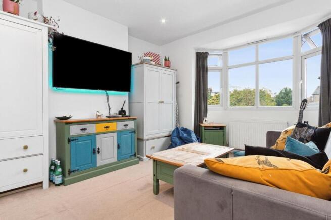 Flat 2, 4 Carter Road reception.jpg
