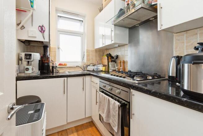 Flat 2, 4 Carter Road kitchen.jpg