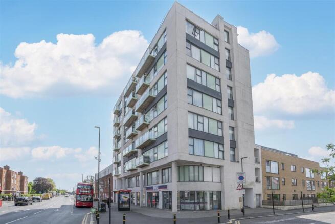 32 Spur House London SW19 external 2.jpg