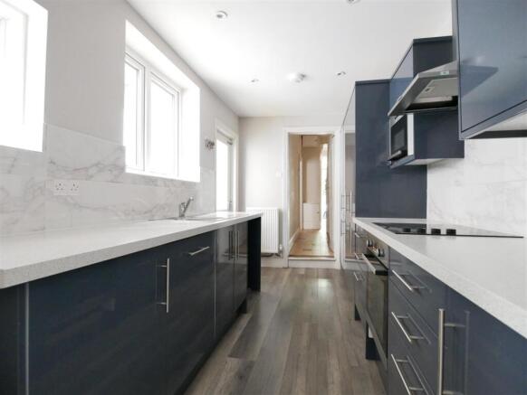 kitchen 2.JPG