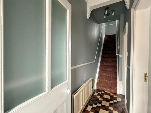 Photo 4 - Hallway.jpg