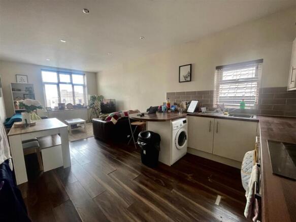 Kitchen 4.jpg