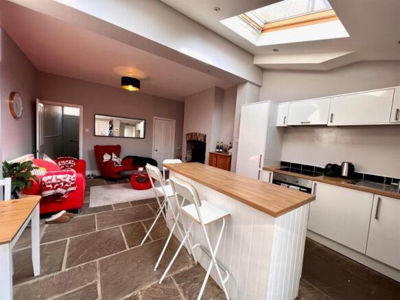 Kitchen Dining 1.jpg