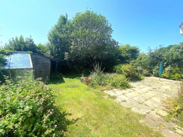 11 Summer Hill Rd - Garden.jpg