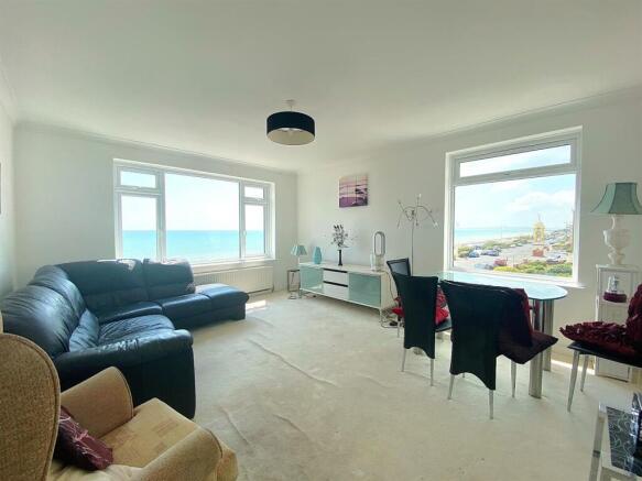 7 Alderton ct - Lounge1.jpg