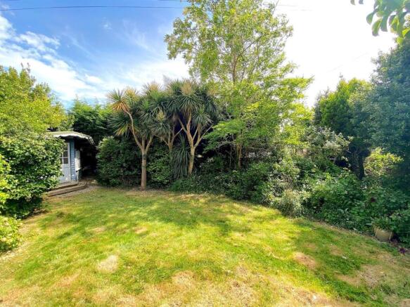 2 Sutherland Ave - Garden to use2.jpg