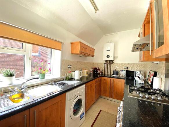 3 Trevenna - Kitchen1.jpg