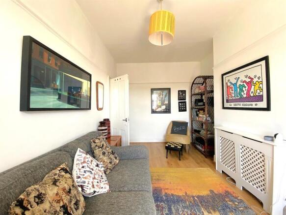 59 Cantelupe Rd - Lounge2.jpg