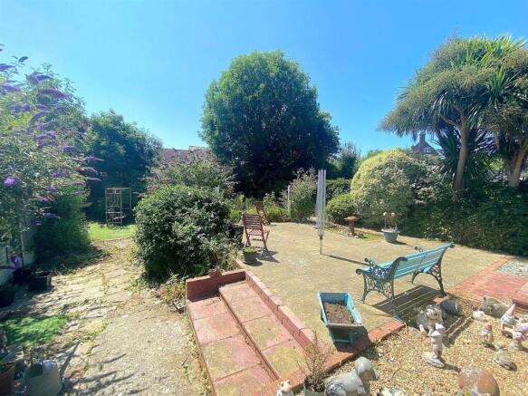 10 Claxton Rd - Garden.jpg