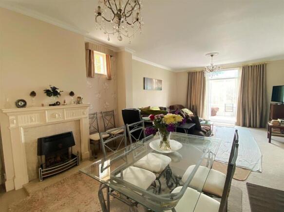 12 Little Common Rd - Sitting2.jpg