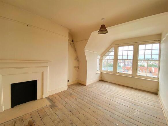 16 Knole Ct - Lounge2.jpg