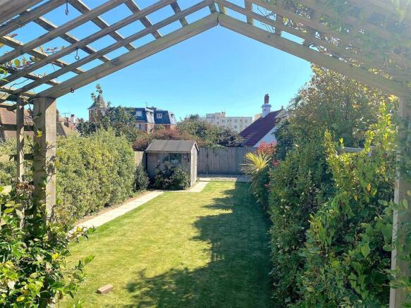 1 Bedford Ave - Garden1.jpg