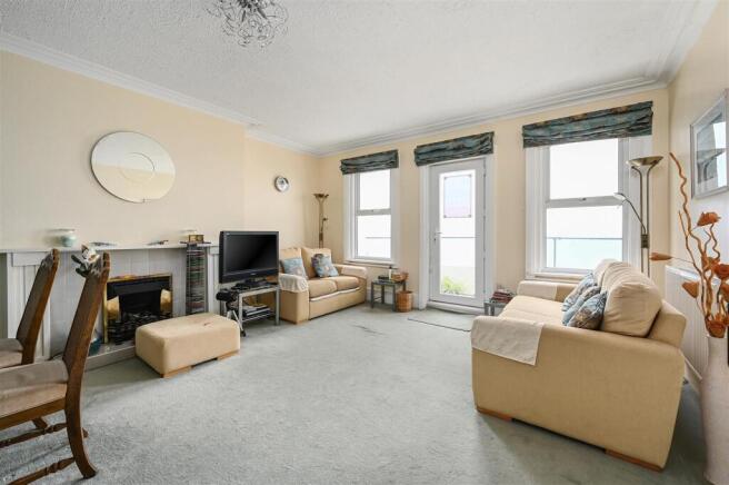 FLAT 4 SANDRINGHAM COURT (1).jpg