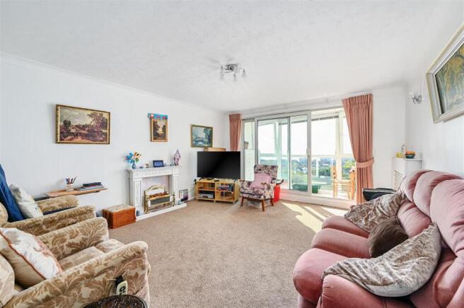 18 St Peter¿s court tn40 (14).jpg